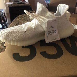 YEEZY BOOST 350 V2 Triple White TAKING OFFERS!!